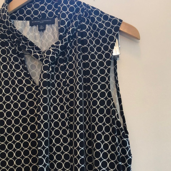 Banana Republic silk shell with tie - Picture 8 of 8